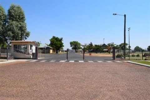Barcaldine Showground, Camping