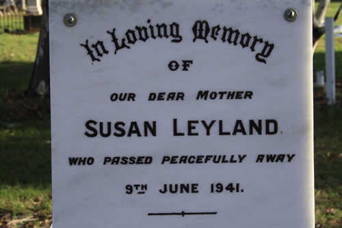 Burial Tombstone Image - default